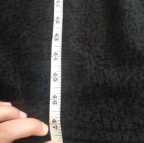 Vintage short sleeved  v-neck black dress with elastic waist - Picture 9 of 9